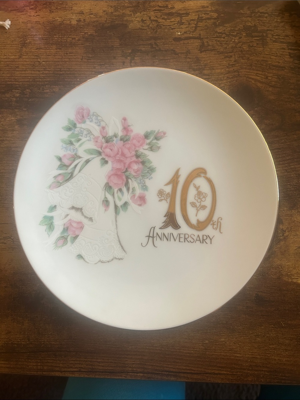 10th Anniversary Decorative Plate with Pink Rose Bouquet